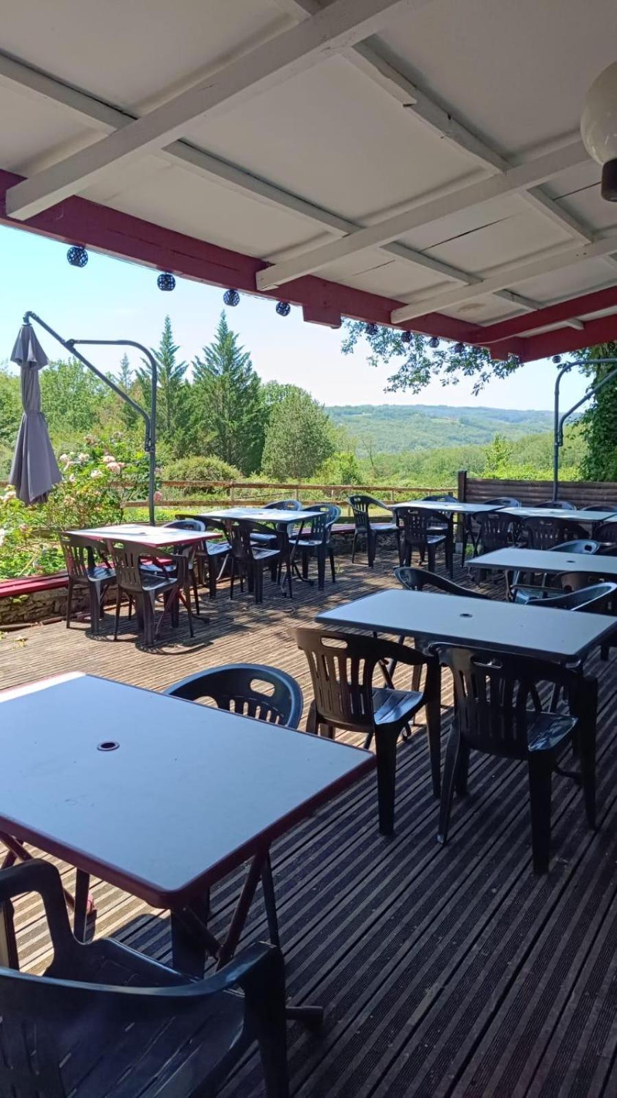 Emplacemement Tente En Foret Saint-Aubin-de-Nabirat